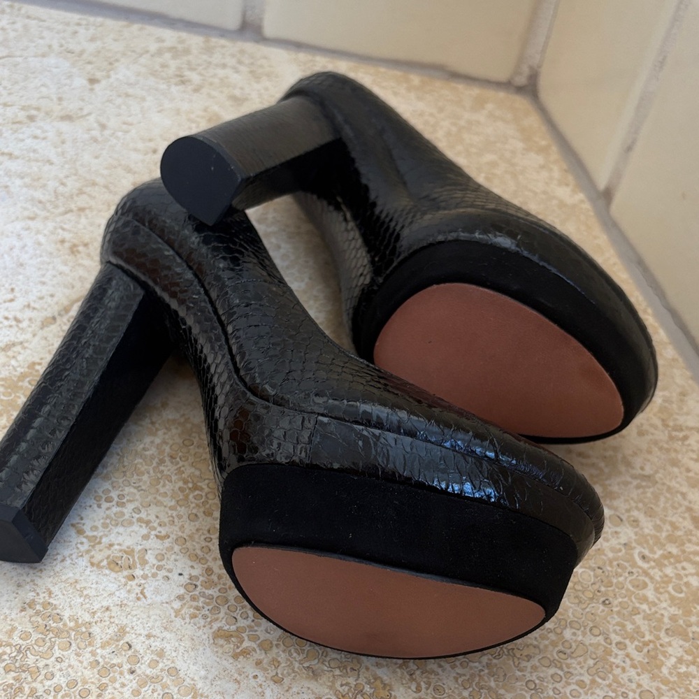 Rachel Zoe Black Textured Heels - Picture 7 of 9